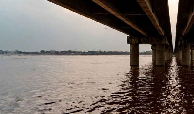 Flood emergency continues in Punjab as villages submerged (Courtesy: Online)