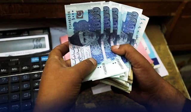 Govt okays up to 50% conveyance allowance rise for employees (Courtesy: File)