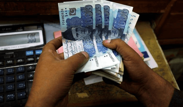 Centre proposes 10% monthly wage increase (Courtesy: File)