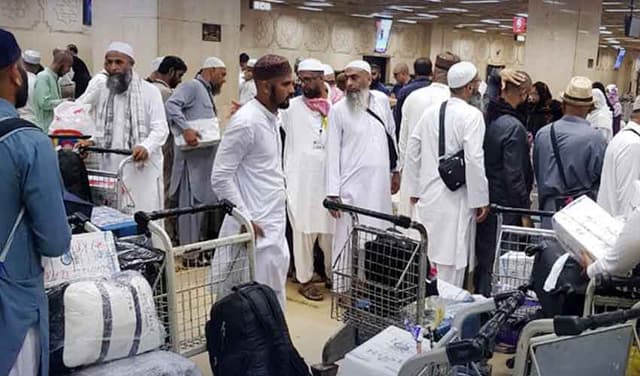 Hajj flights arrives