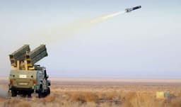 Iran threatens to hit Gulf states if US launches new strikes