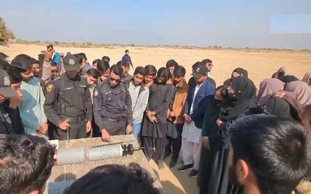Pakistan Army organises informative visit of Cholistan university’s students (Courtesy: Final)