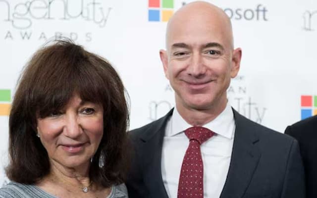 Amazon founder Jeff Bezos' mother passes away aged 78 (Courtesy: File)