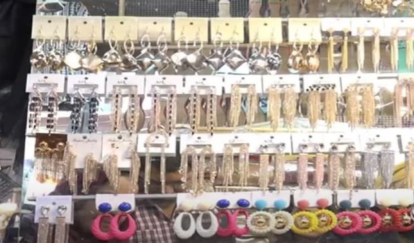 Citizens upbeat about shopping for Eid amid inflation – File