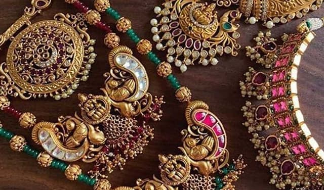 Exporters breathe in relief as Washington halts tariff hike on gems (Courtesy: Online)