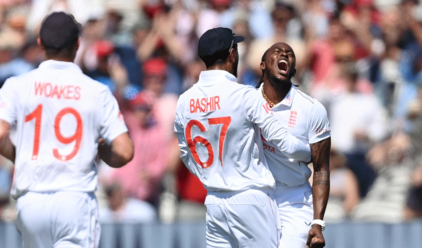 Archer picks up wicket in first over after four-year absence (Courtesy: @HomeOfCricket)