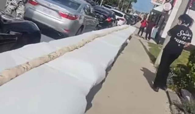 Restaurant attempts Guinness World Record with 81-foot kebab roll (Courtesy: File)