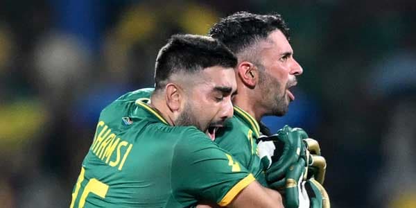 Keshav Maharaj shows enough resistance