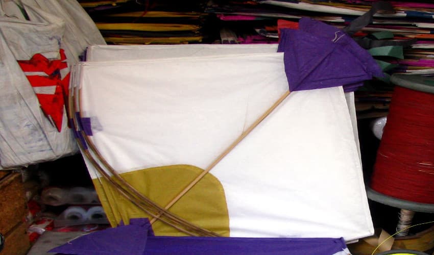Kite flying banned in areas surrounding Lahore airport (Courtesy: Online)