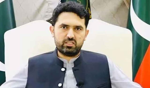 KP CM Afridi questions govt stance on Imran’s medical treatment (Courtesy: File)