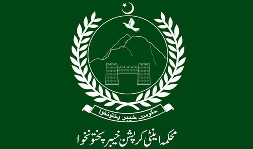 Arrest warrants issued for KP anti-corruption director, advisor (Courtesy: File)