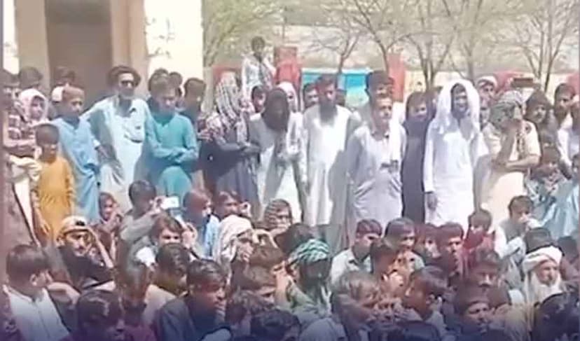 KP’s resolute citizens stand united with forces against terrorism (Courtesy: Online)