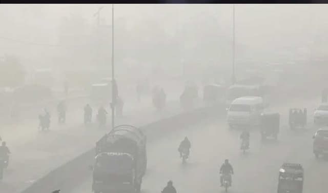 Lahore tops global air pollution index once again (Courtesy: File)