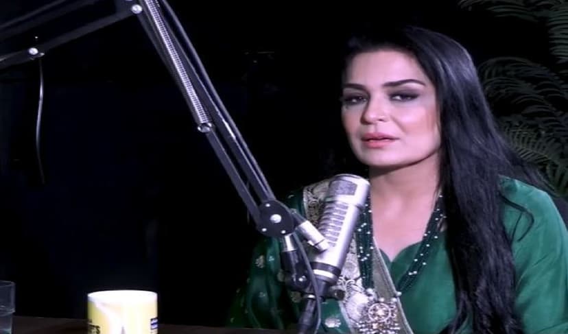 Lollywood diva Meera suffers arm injury – @Samaatv