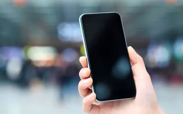 Heavy taxes on Pakistan’s mobile sector hinder digital growth (Courtesy: File)