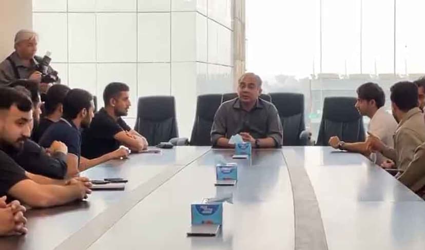 Mohsin Naqvi meets Pakistan hockey team