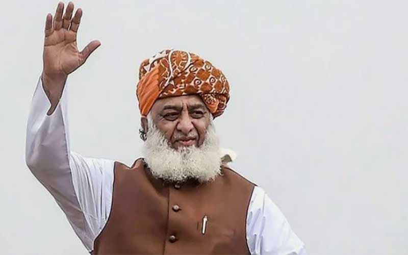 Fazl stands against putting Imran, other politicians behind bars (Courtesy: File)