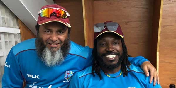 Mushtaq Ahmed and Chris Gayle. Courtesy @Mushy_online
