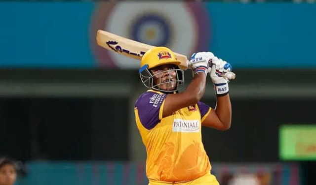 India's Navgire scores fastest century in women's T20 cricket in 34 balls (Courtesy: Online)