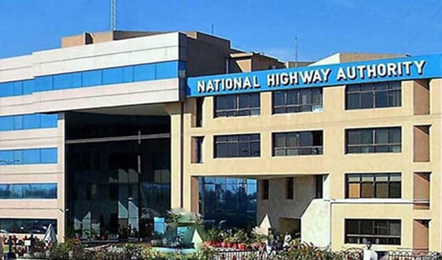 NHA ensures uninterrupted traffic flow on national highways during heavy snowfall (Courtesy: Online)
