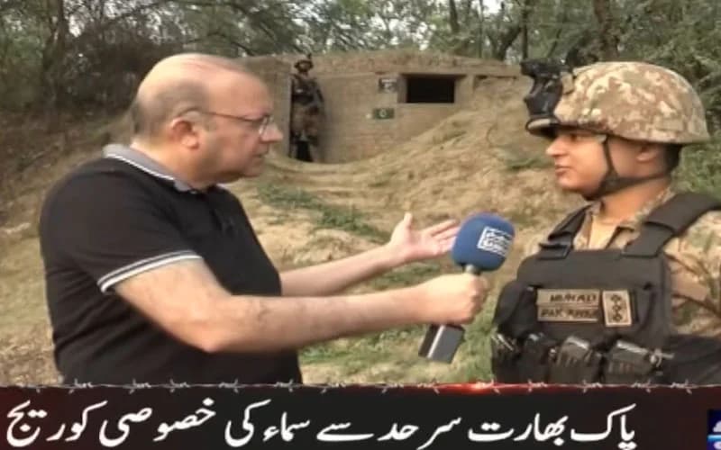 Nadeem Malik talks with brave soldiers at Pakistan-India border (Courtesy: Online) Nadeem Malik talks with brave soldiers at Pakistan-India border (Courtesy: Online)