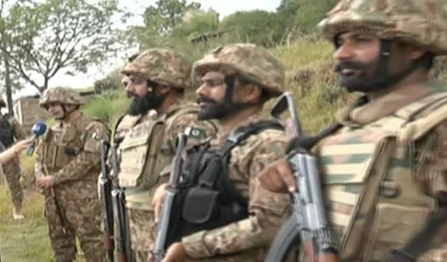 Troops at LoC mark Eid with resilience Courtesy: (Screengrab - Samaa TV)