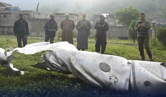 Operation Bunyan-um-Marsus: Pakistan Air Force destroys Indian Air Force (Courtesy: Online)