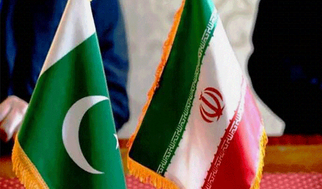 Pakistan, Iran sign memorandum to enhance cooperation in transport sector  (Courtesy: Online)