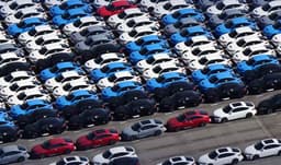Ministry fails to defend new auto policy in IMF consultations (Courtesy: File)