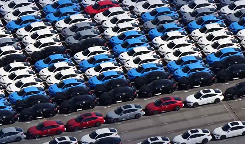 Ministry fails to defend new auto policy in IMF consultations (Courtesy: File)