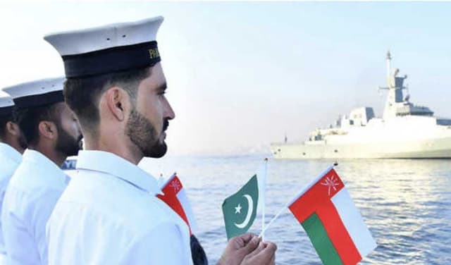 Omani warships join Pakistan Navy in THAMAR AL TAYYIB in Karachi (Courtesy: Online)