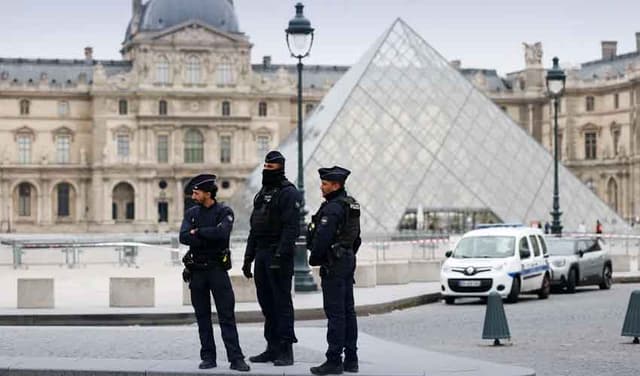 Louvre museum theft