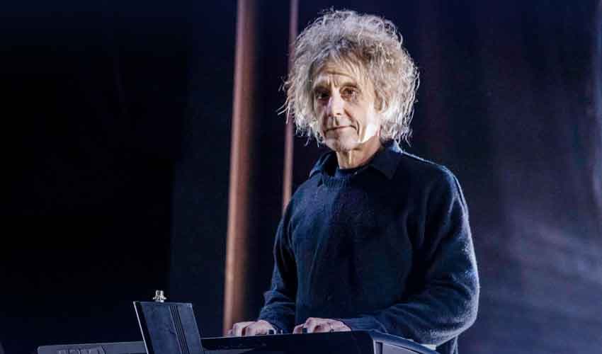 Perry Bamont dies