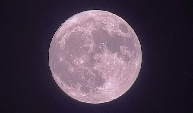 Rare 'Strawberry Moon' stuns UAE skywatchers with magical display (Courtesy: Online)