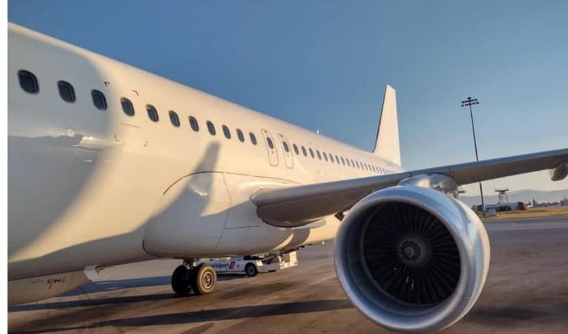 Plane without logo