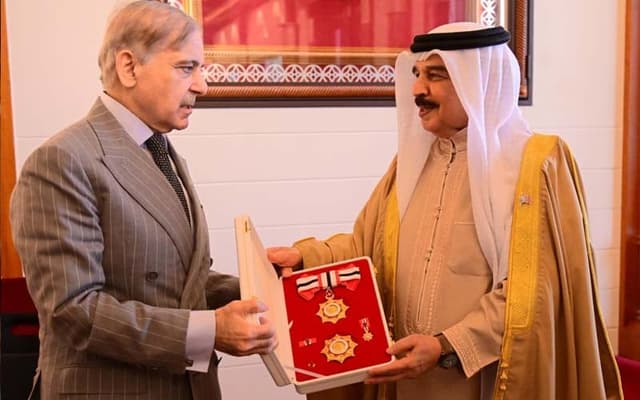 Shehbaz, Bahrain king agree to expand cooperation in economic, defence sectors (Courtesy: Online)