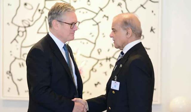 British PM offers condolences to flood-hit Pakistan in letter to Shehbaz (Courtesy: Online)