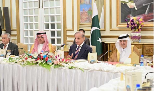 PM expresses confidence in strengthening strategic, trade ties with Saudi Arabia (Courtesy: PM expresses confidence in strengthening strategic, trade ties with Saudi Arabia (Courtesy: @PTVNewsOfficial)