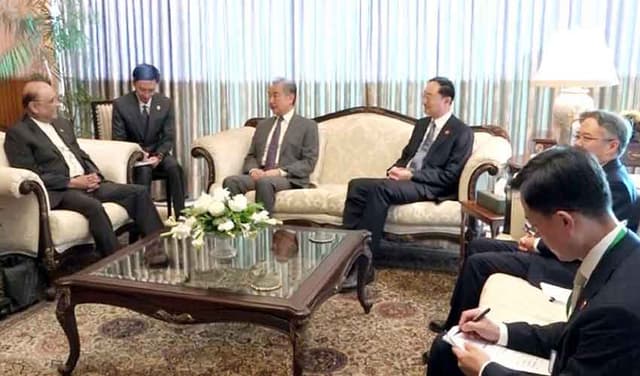 President Zardari, Chinese FM discuss bilateral cooperation, regional security (Courtesy: Radio Pakistan)