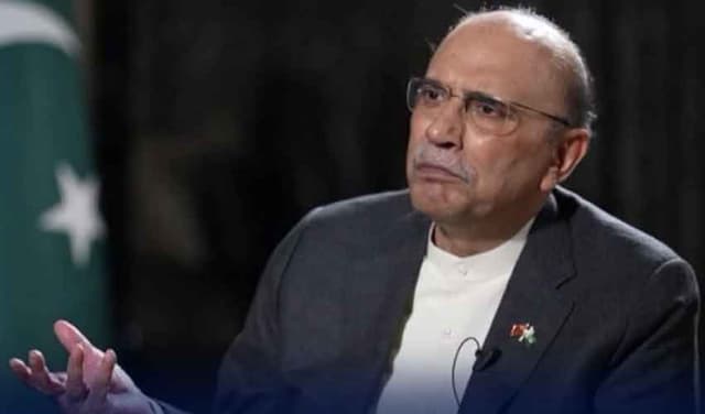 Zardari calls for adopting economic mindset over conflicts (Courtesy: Online)