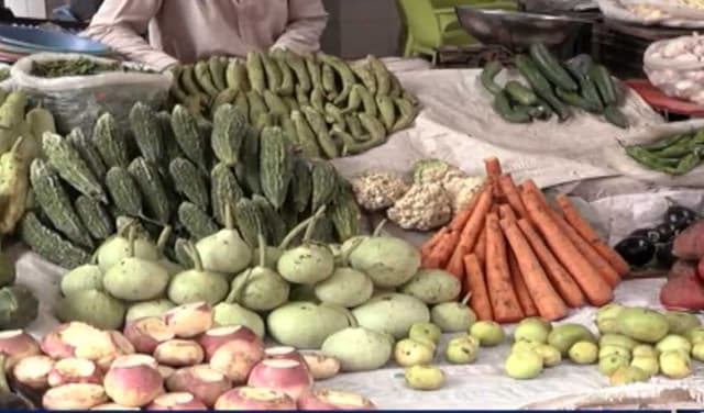 Vendors flout official vegetable prices (Courtesy: Online)