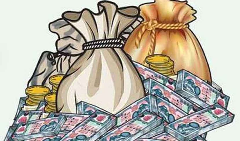 Monthly revenue collection expected to remain limited to Rs900bn (Courtesy: File)