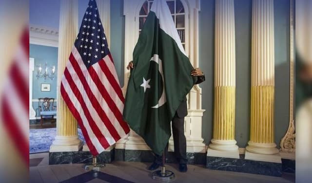 US and Pakistan flags