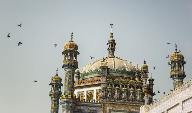 Sachal Sarmast
