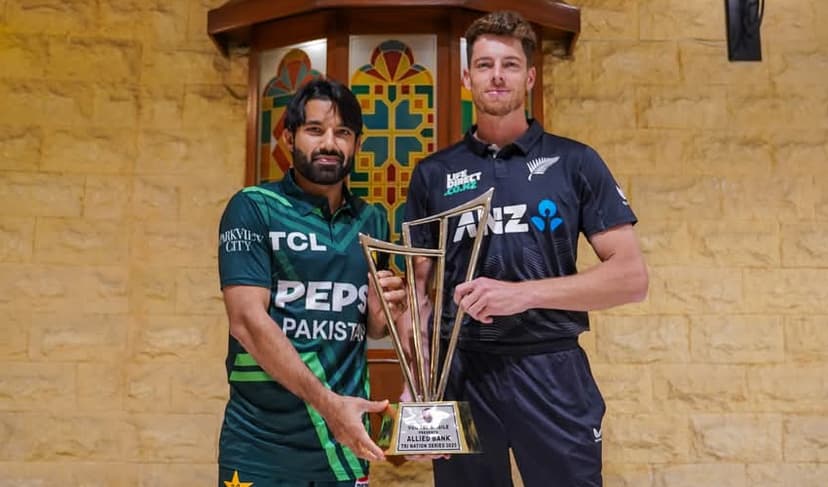 Mohammad Rizwan, Mitchell poses for trophy ahead of tri-nation series final (Courtesy: Online)