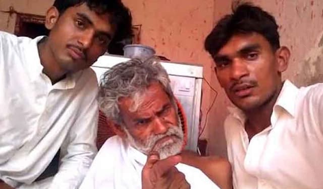Shakir Shujabadi with sons