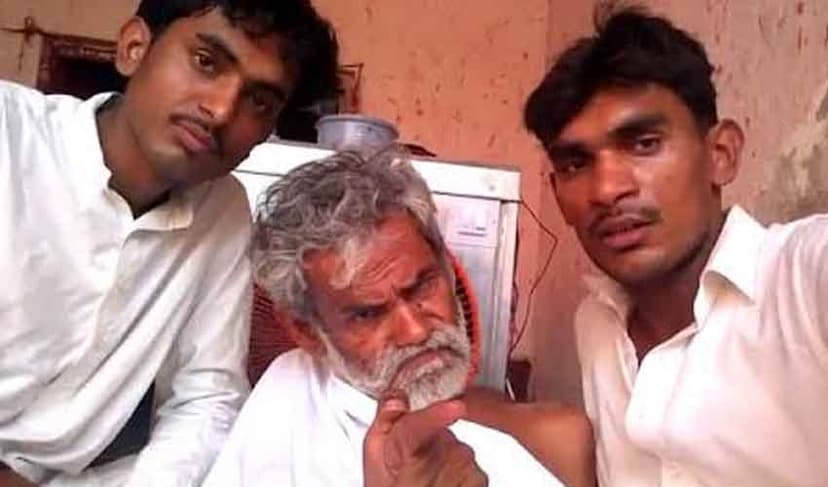 Shakir Shujabadi with sons