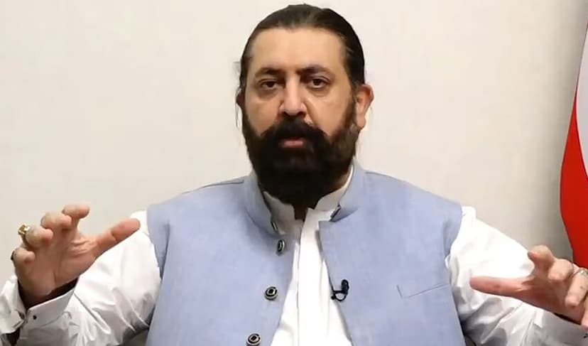 Imran Khan has prohibited internal criticism within PTI: Akram (Courtesy: Online)