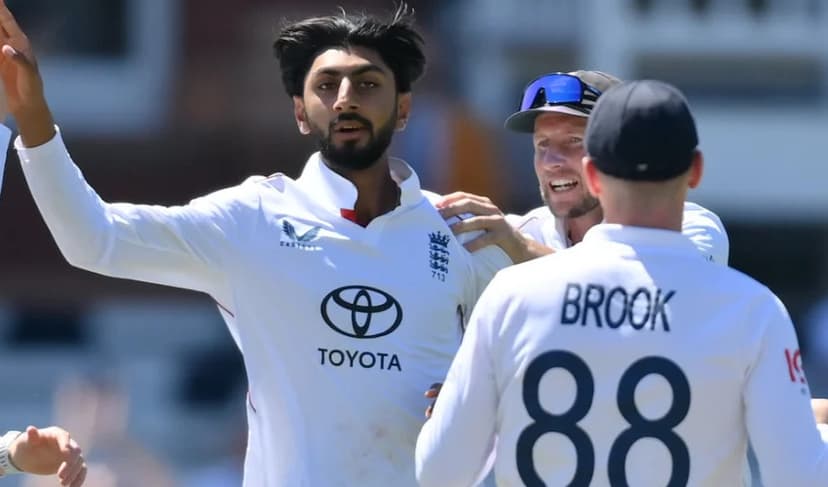 Bashir injured after felling centurion Rahul as India close in on England's total (Courtesy: File)