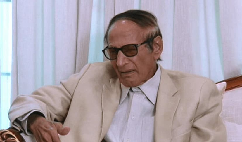 Chaudhry Shujaat vows to extend cooperation to govt for economic revival – File